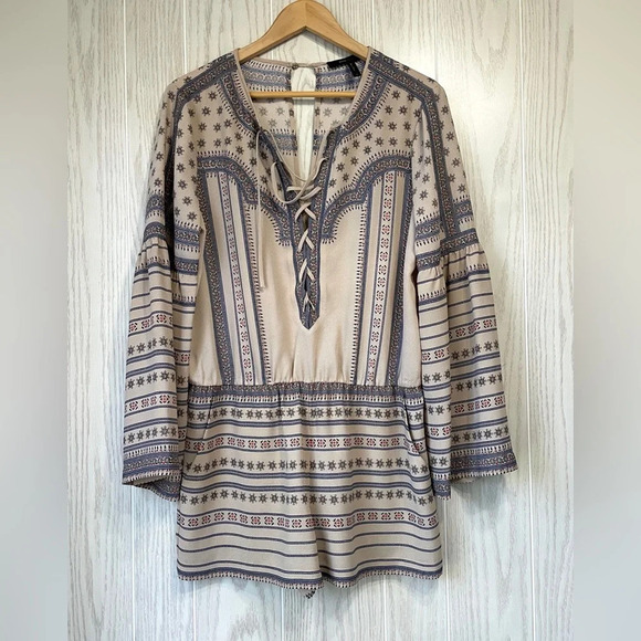 BCBGMAXAZRIA Nancie Medallion Print Romper Size Medium EUC - Picture 3 of 4